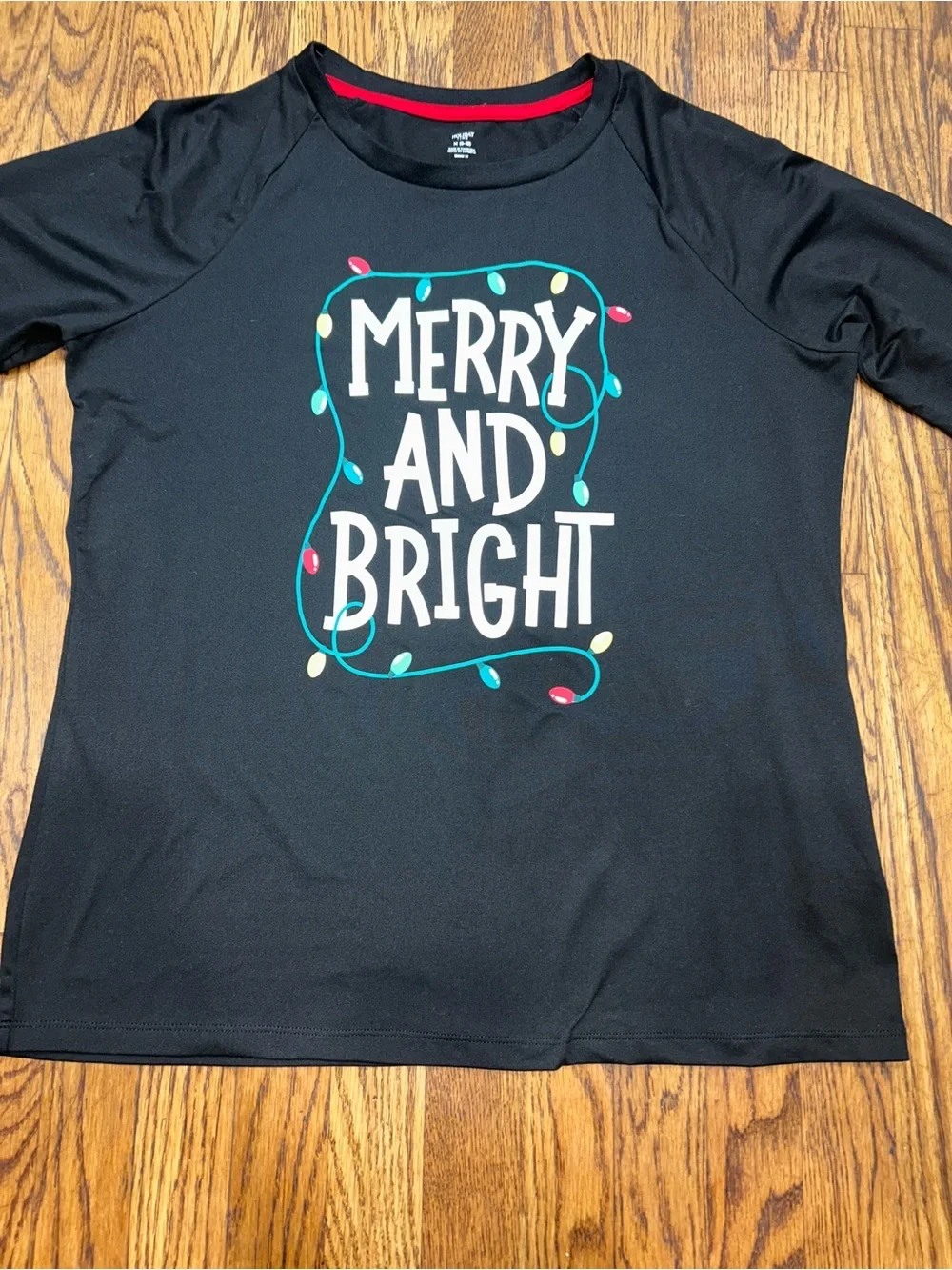 Women’s Merry & Bright Christmas Pajama Set Size M 8–10